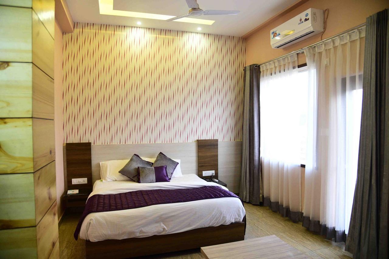 Fabhotel Kangra Roadway Inn Tanda Bagian luar foto