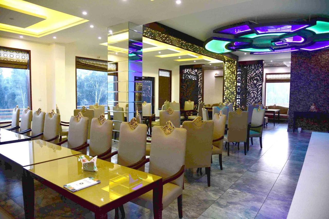 Fabhotel Kangra Roadway Inn Tanda Bagian luar foto
